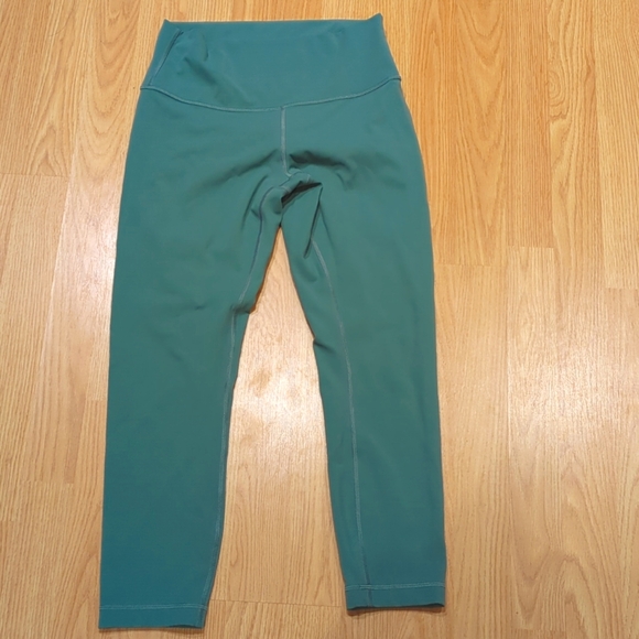 Lululemon Women's Crop Training Tights - Picture 4 of 6